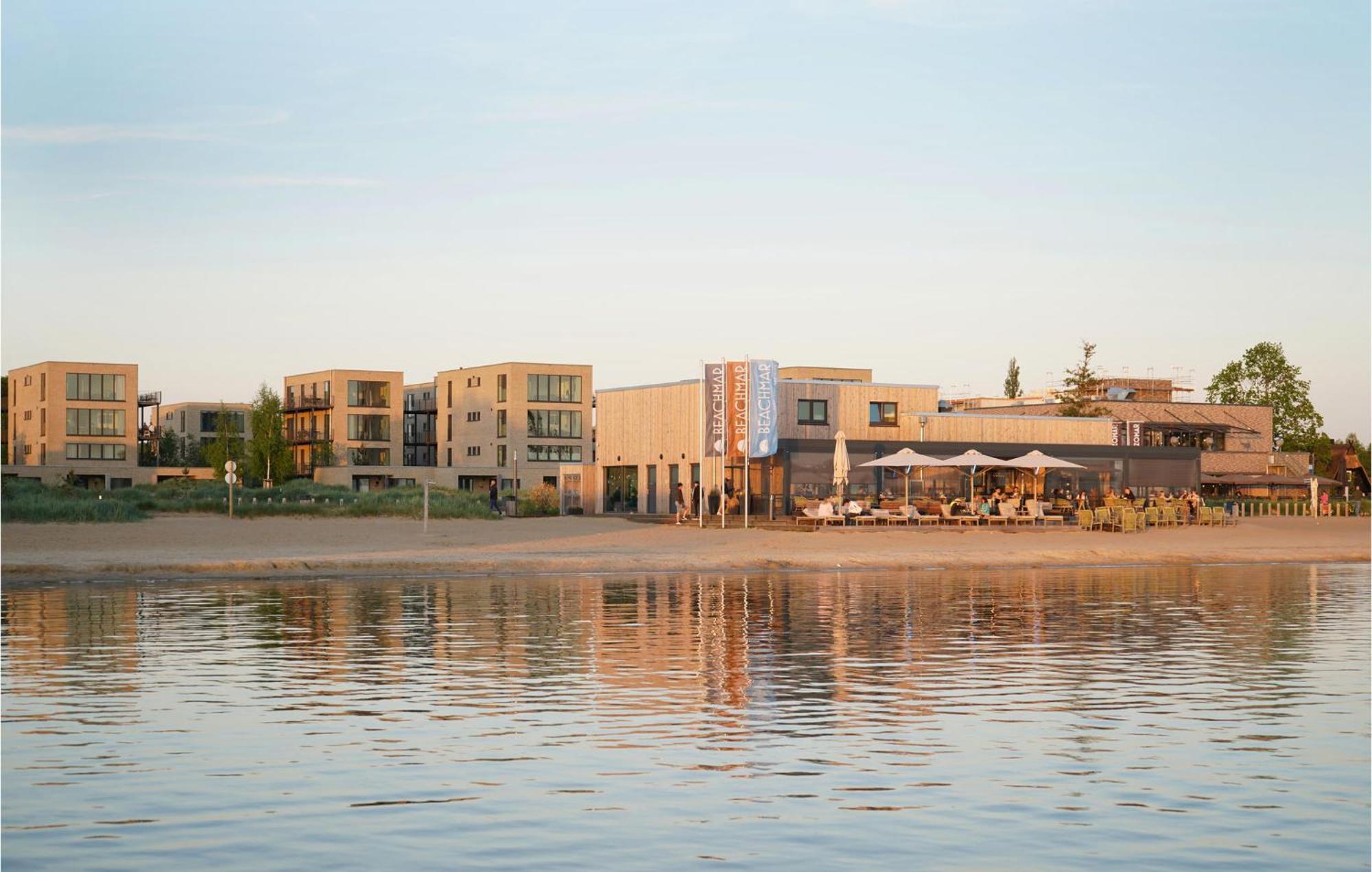 2 Bedroom Beach Front Home In Lembruch-Duemmer See Buitenkant foto