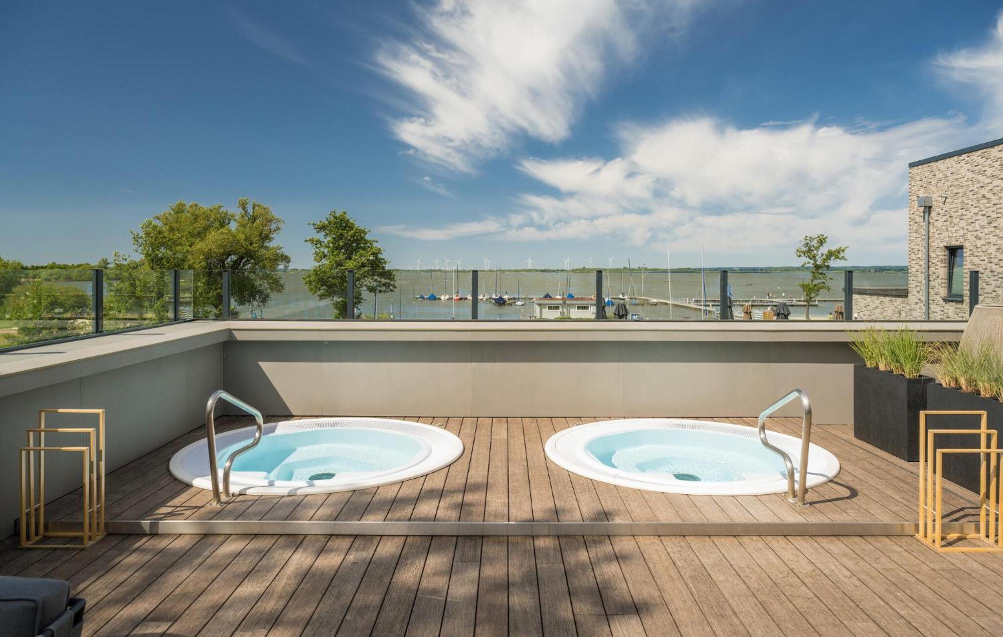 2 Bedroom Beach Front Home In Lembruch-Duemmer See Buitenkant foto