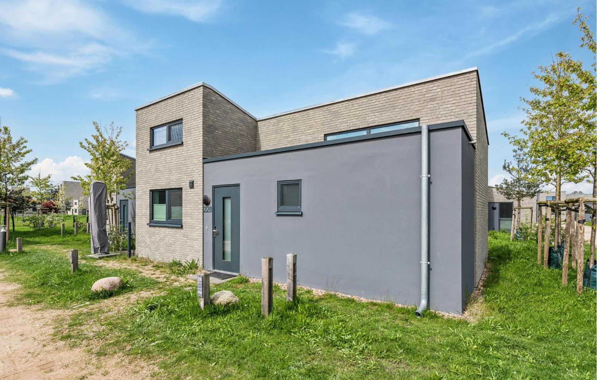 2 Bedroom Beach Front Home In Lembruch-Duemmer See Buitenkant foto
