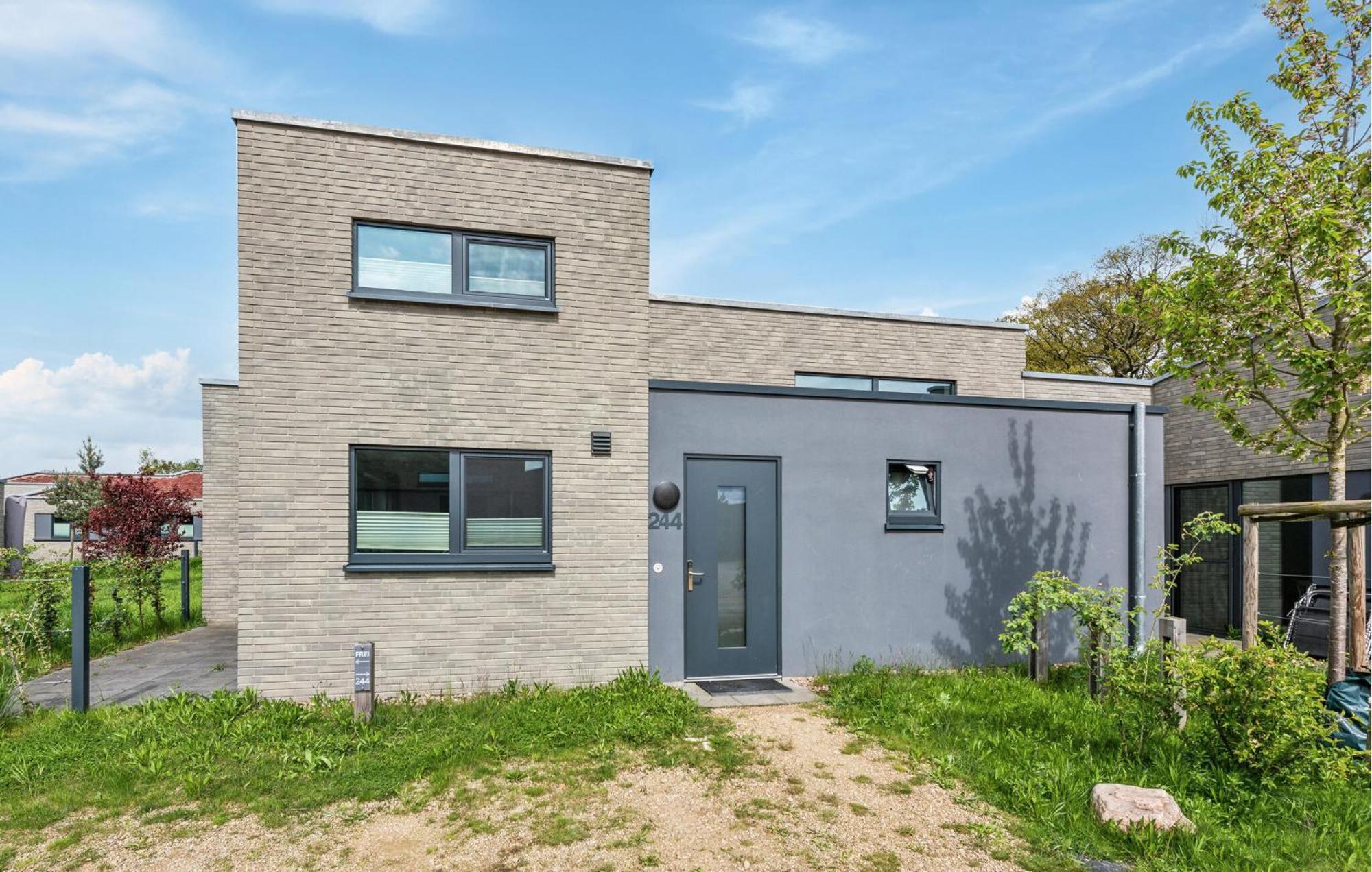 2 Bedroom Beach Front Home In Lembruch-Duemmer See Buitenkant foto